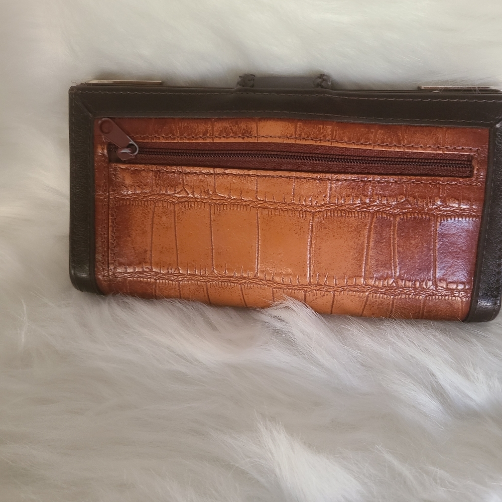 Faux Alligator Leather Tan Western Silver Embellishment Heart Snap Close Wallet - Picture 4 of 4